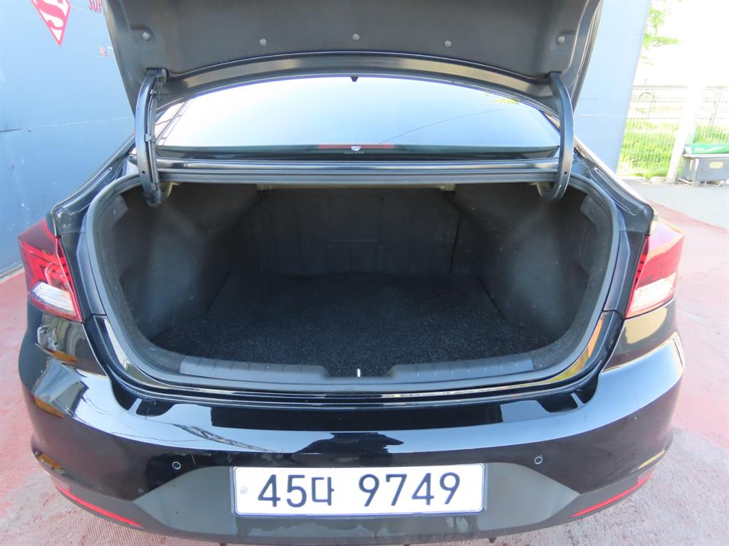 HYUNDAI Avante - Vista 9