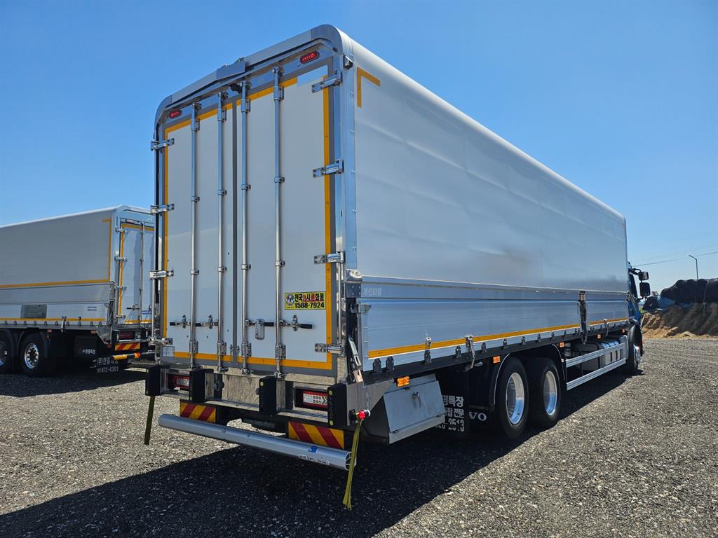 medium and large cargo truck - Vista 5