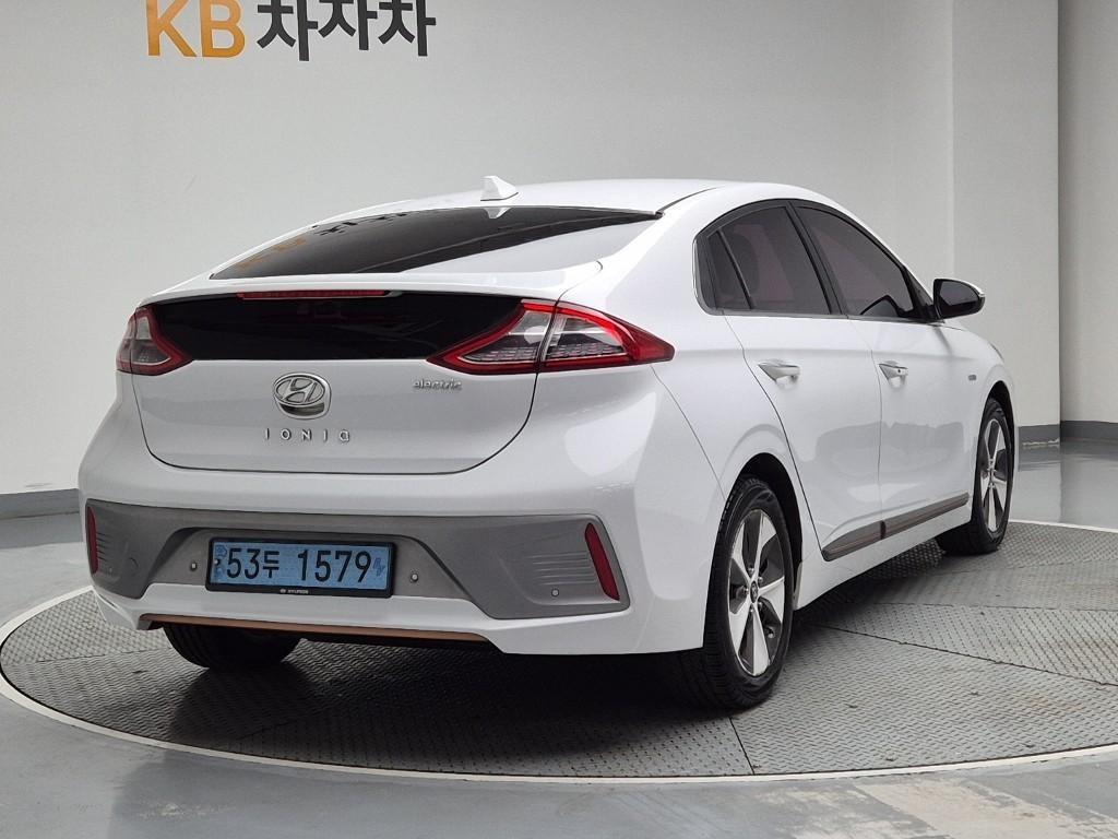 HYUNDAI Ioniq - Vista 3