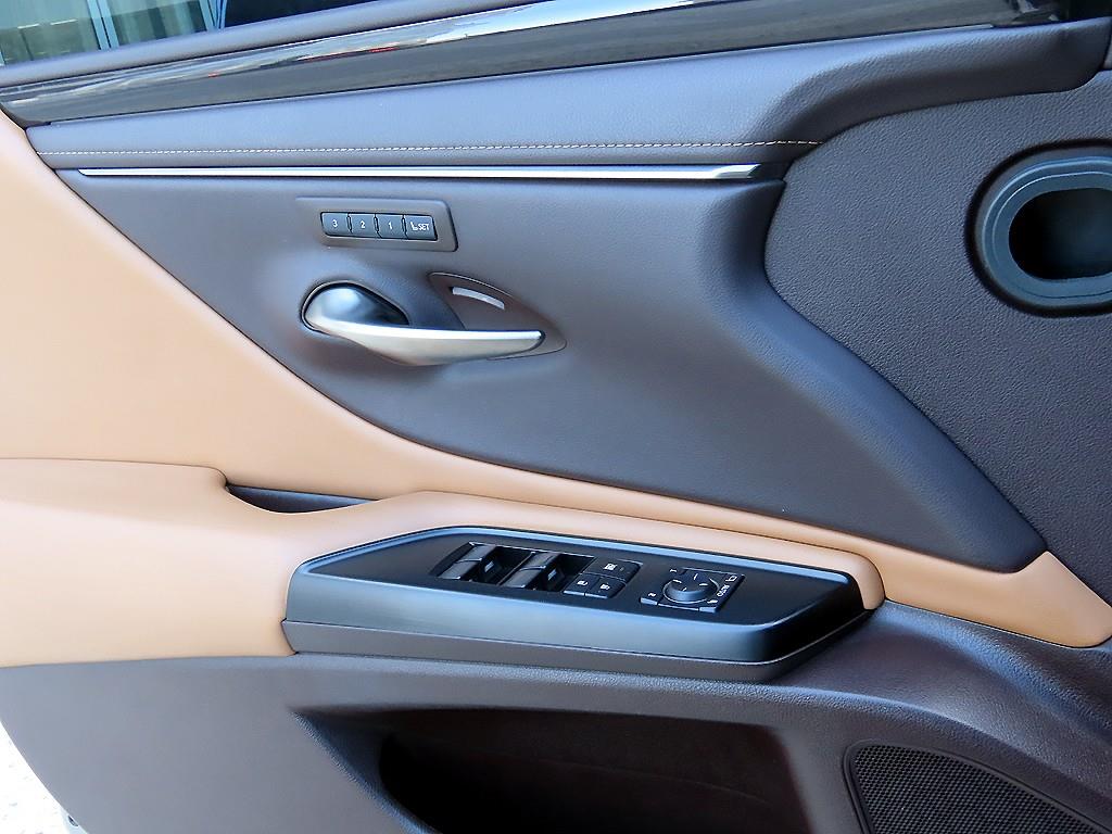 Lexus ES - Vista 11