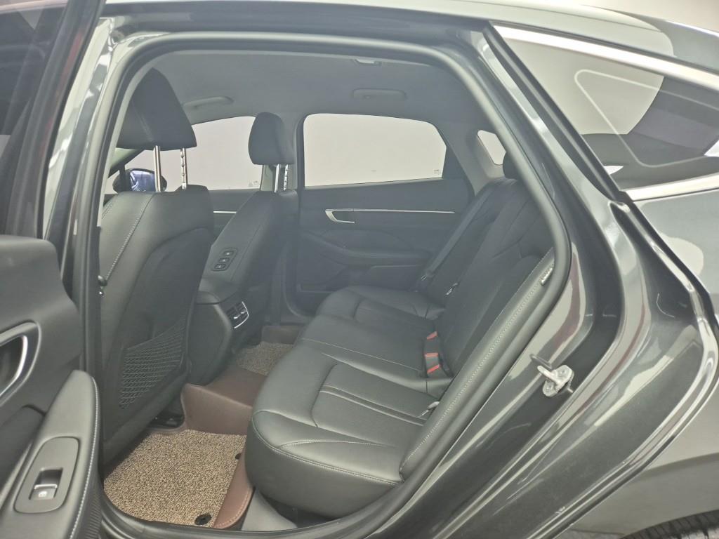 HYUNDAI Sonata - Vista 12
