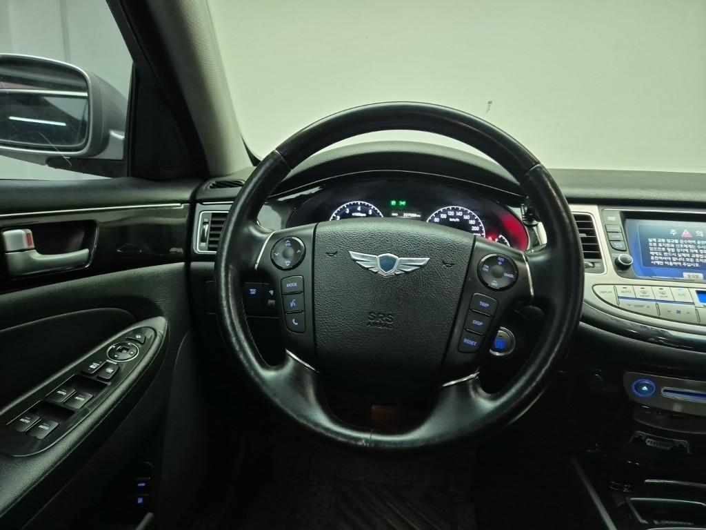 HYUNDAI Genesis - Vista 9