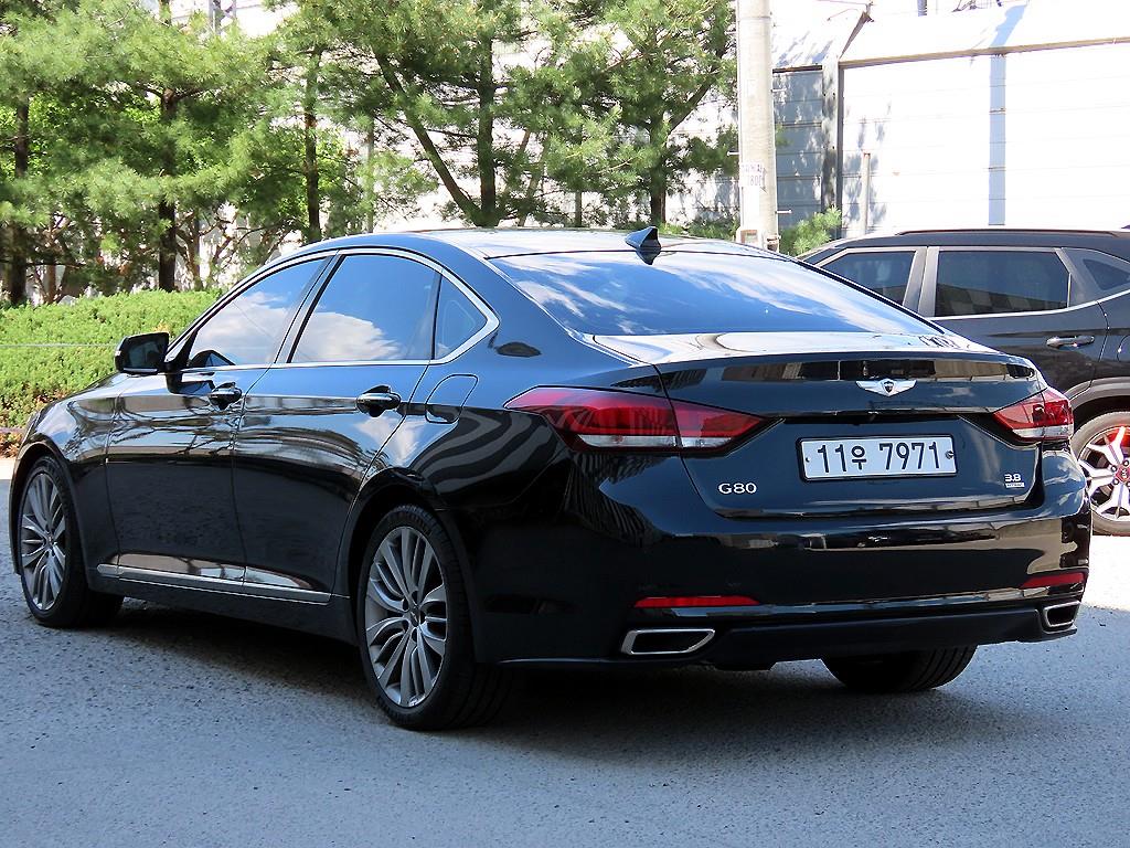 HYUNDAI Genesis - Vista 3