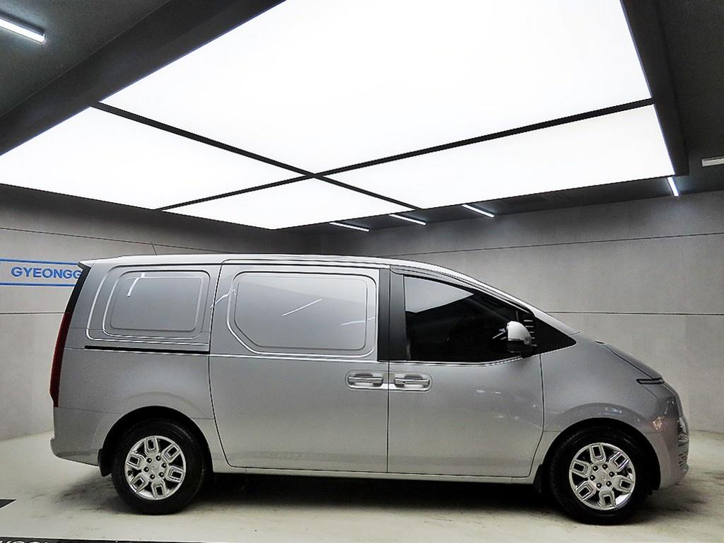 HYUNDAI Staria - Vista 2