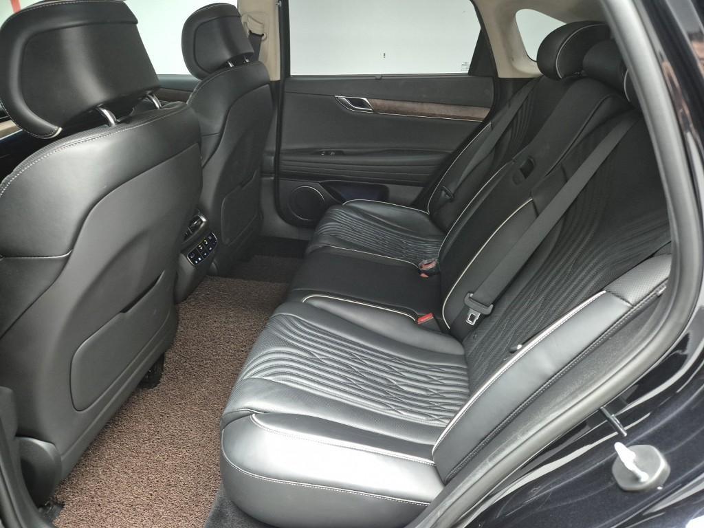 Genesis G80 - Vista 12