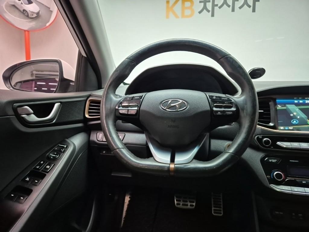 HYUNDAI Ioniq - Vista 9