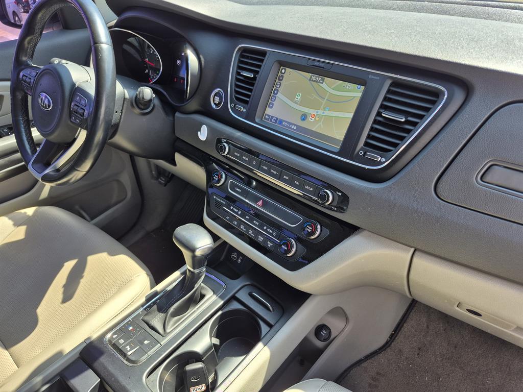 KIA Carnival - Vista 7