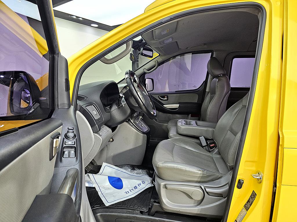 HYUNDAI Starex - Vista 8