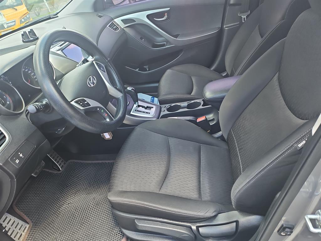 HYUNDAI Avante - Vista 7