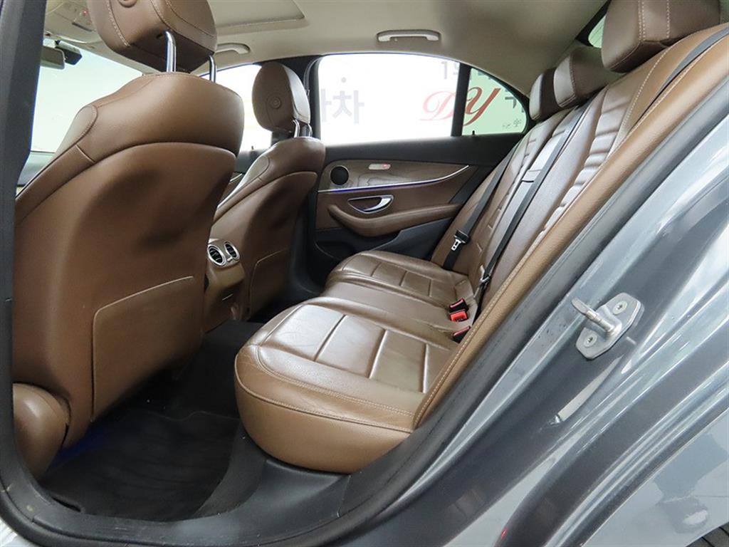 Mercedes Benz E class - Vista 6
