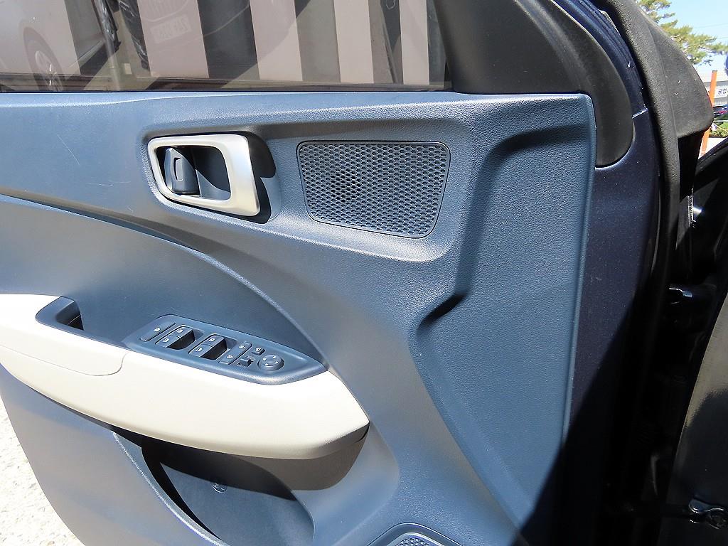 HYUNDAI Venue - Vista 11