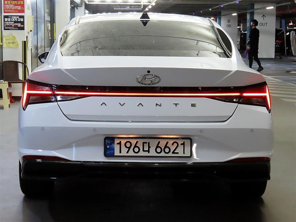 HYUNDAI Avante - Vista 5