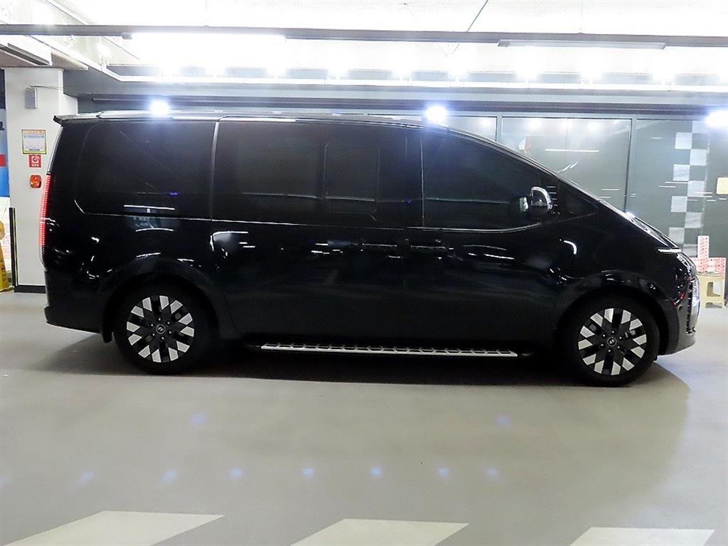 HYUNDAI Staria - Vista 3