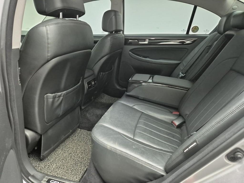 HYUNDAI Genesis - Vista 12