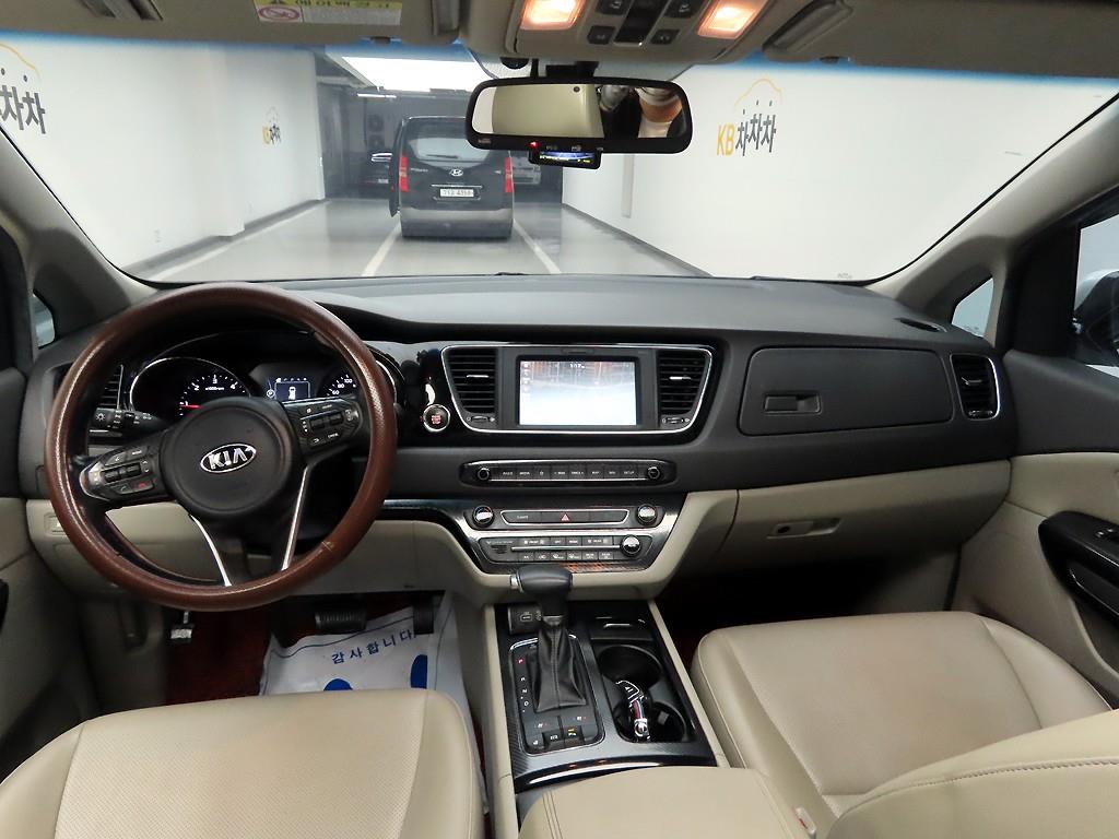 KIA Carnival - Vista 7