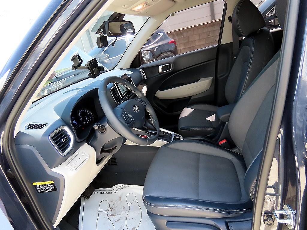 HYUNDAI Venue - Vista 5