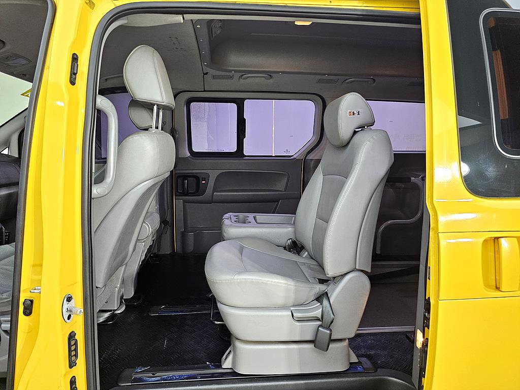 HYUNDAI Starex - Vista 9
