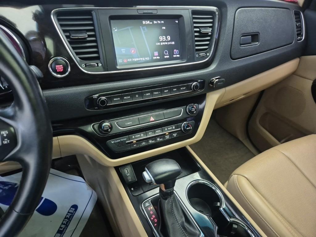 KIA Carnival - Vista 10