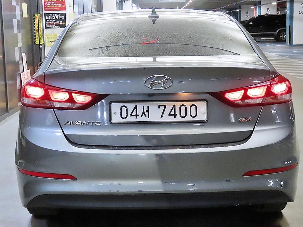 HYUNDAI Avante - Vista 5