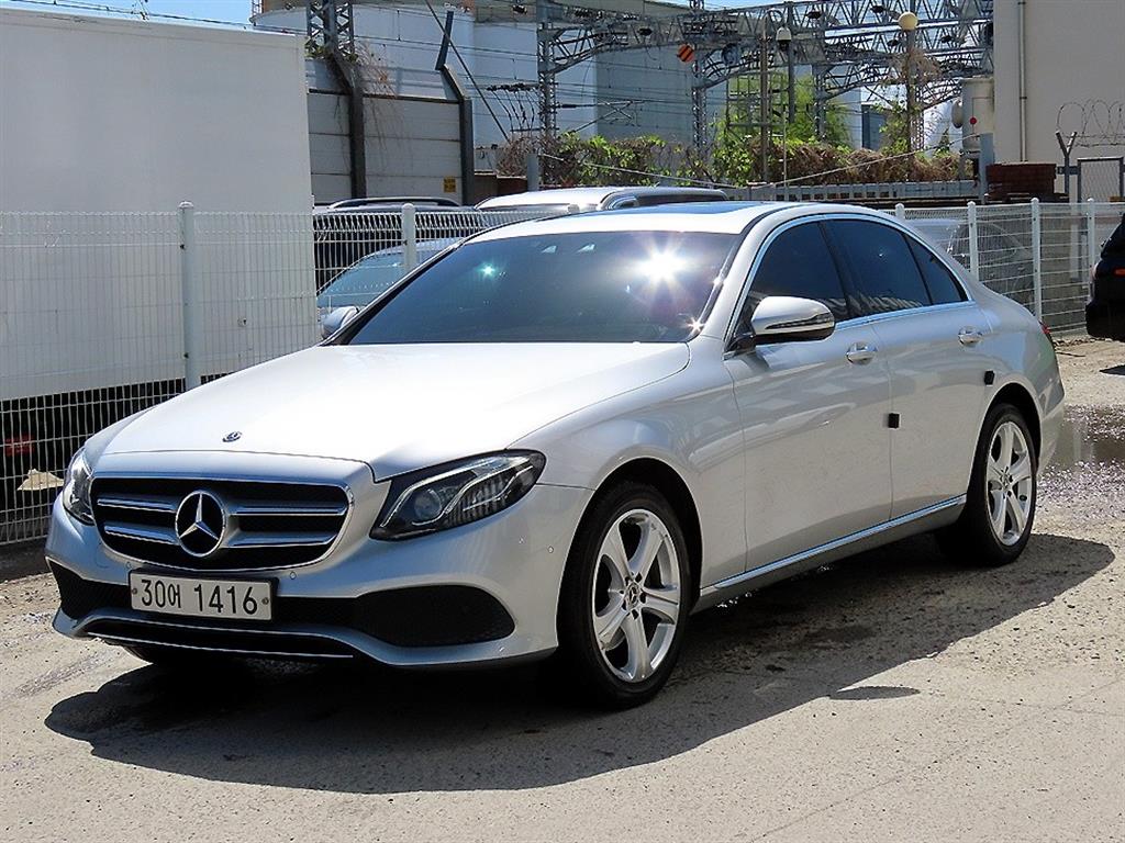Mercedes Benz E class - Vista 2