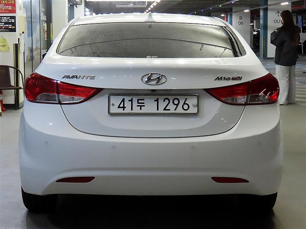 HYUNDAI Avante - Vista 4