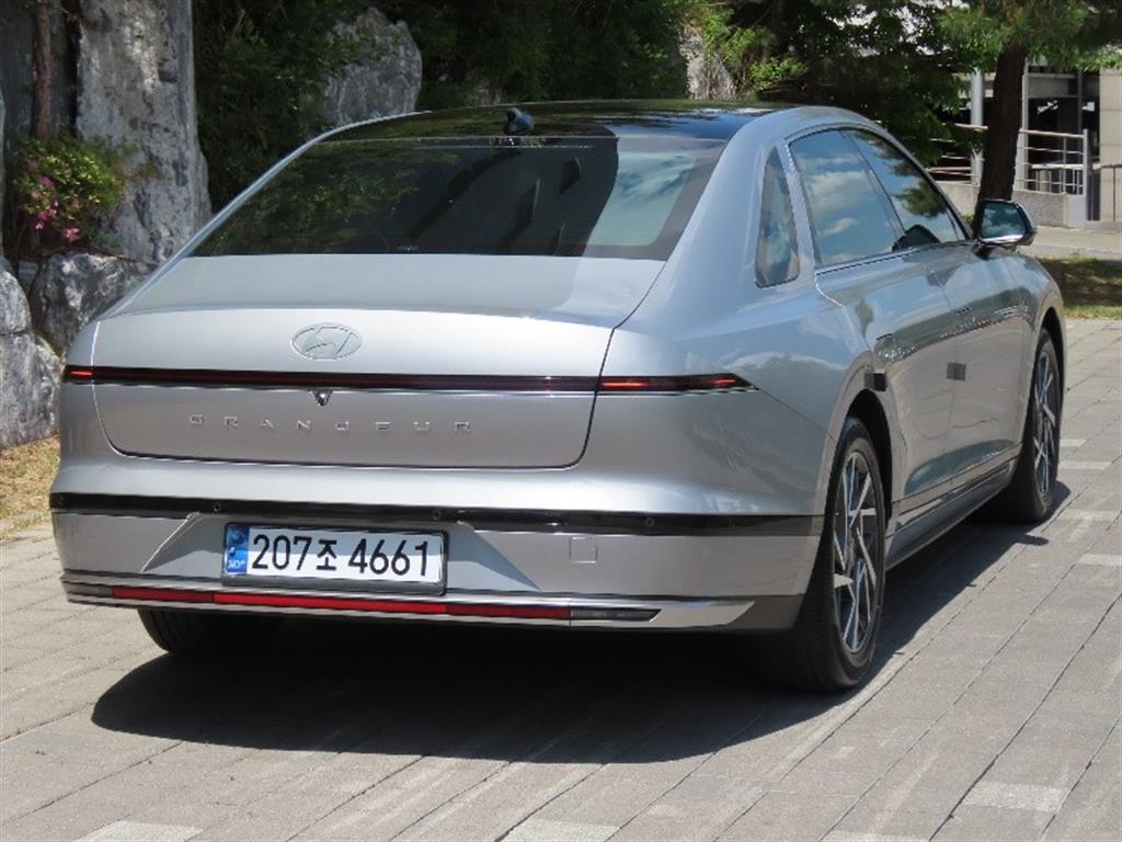 HYUNDAI Grandeur - Vista 5