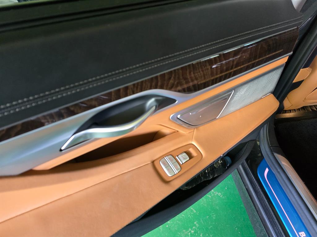 BMW 7 Series - Vista 8