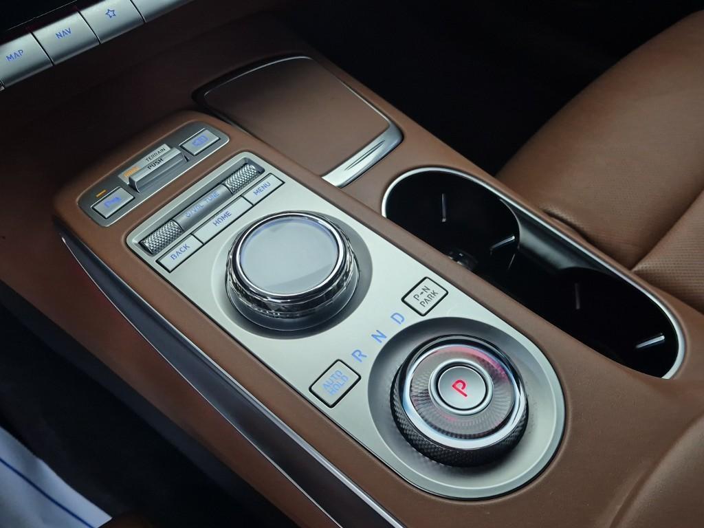 Genesis GV70 - Vista 8