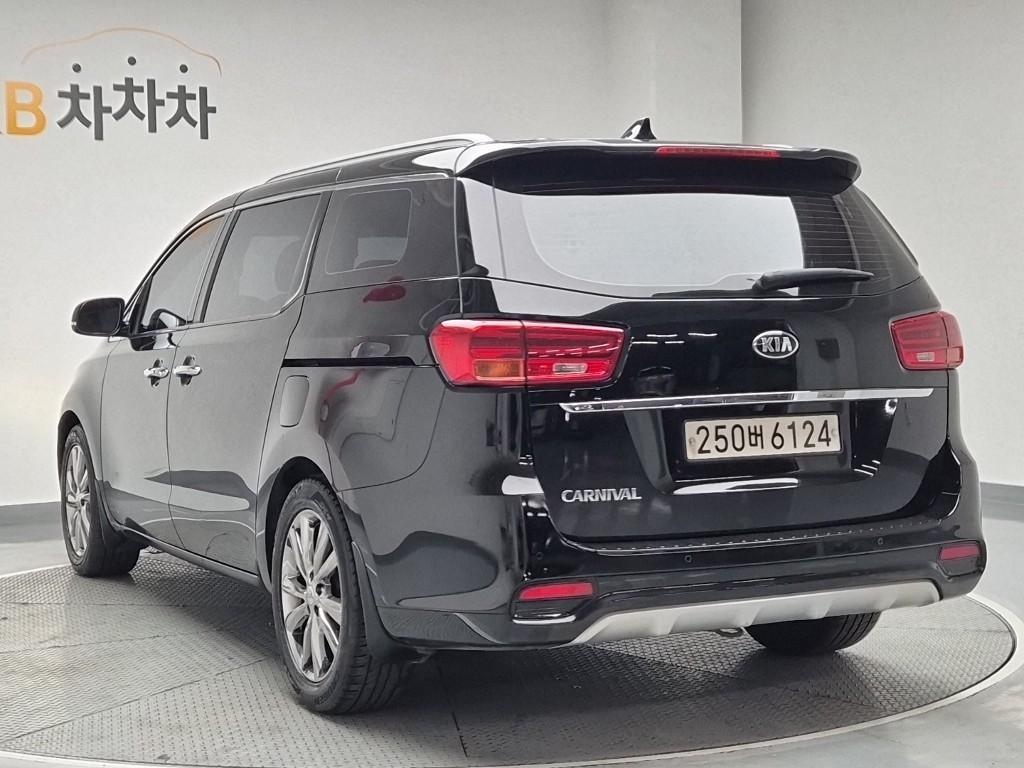 KIA Carnival - Vista 2