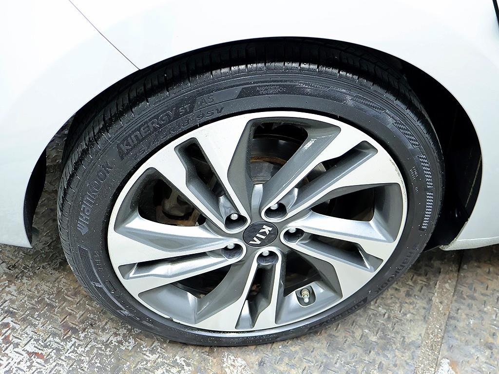 KIA Carens 2018 Gris - Importación desde Corea - HF Imports Iquique - Foto 8