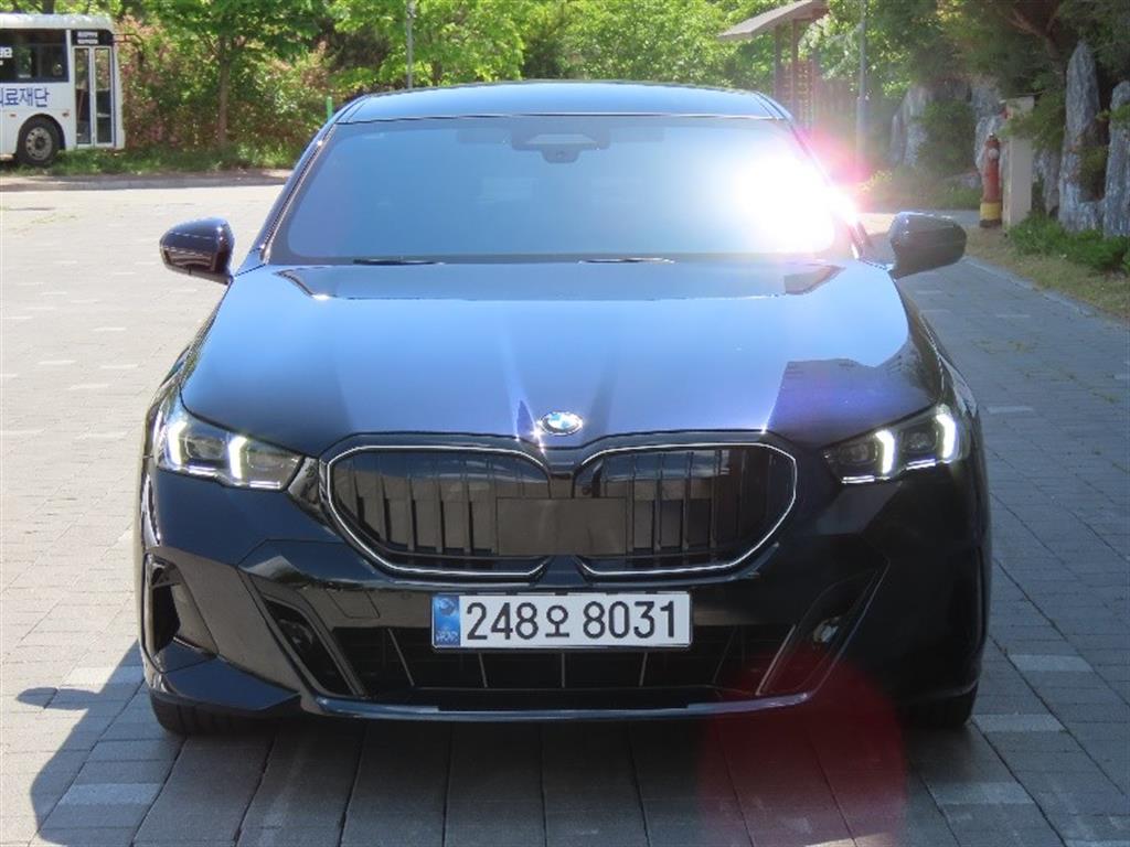 BMW 5 Series 2024 Negro - Importación desde Corea - HF Imports Iquique - Foto 1