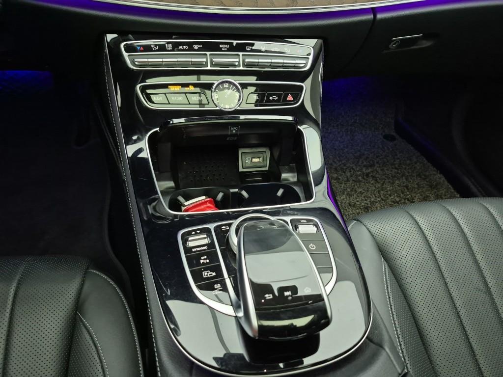 Mercedes Benz E class - Vista 10