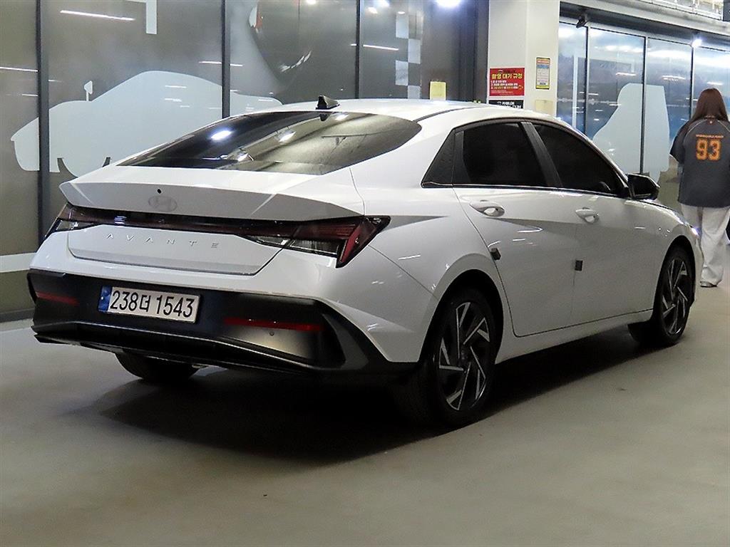 HYUNDAI Avante - Vista 4
