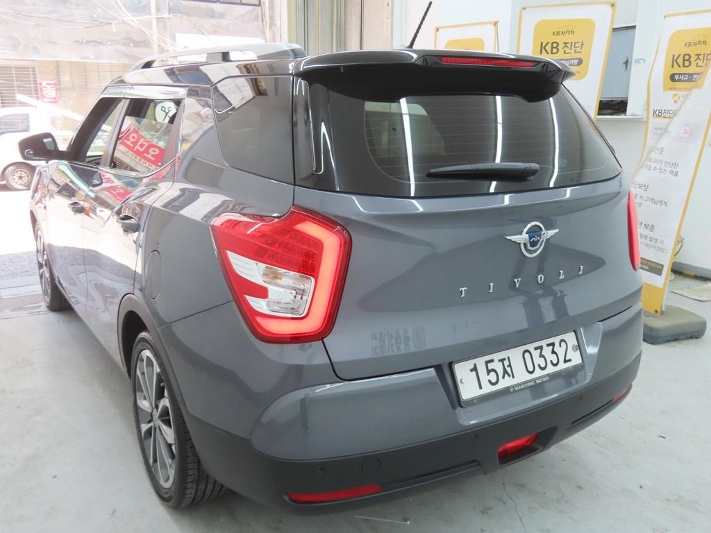 Ssangyong Tivoli - Vista 4