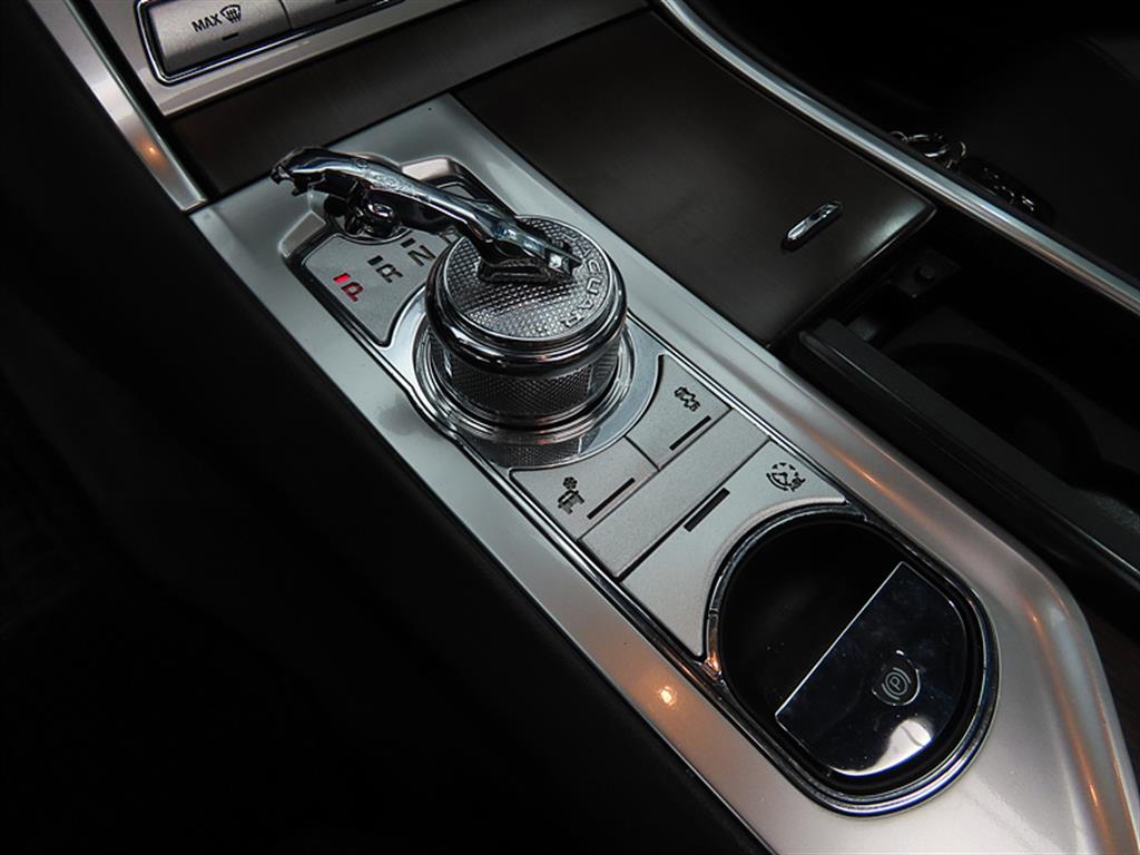 Jaguar XF - Vista 11
