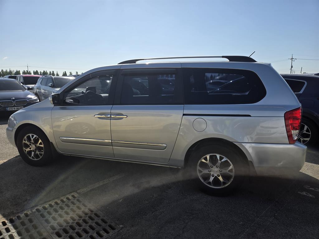 KIA Carnival - Vista 2