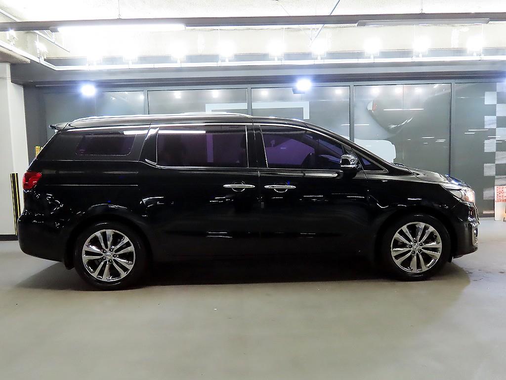KIA Carnival - Vista 3