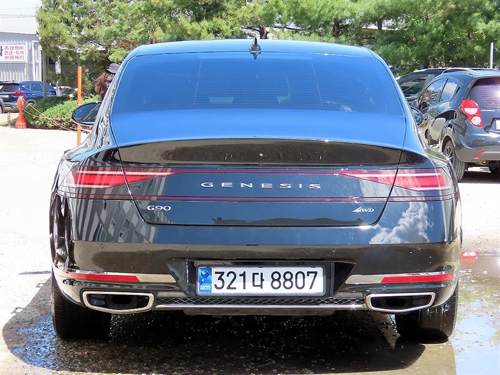 Genesis G90 - Vista 4