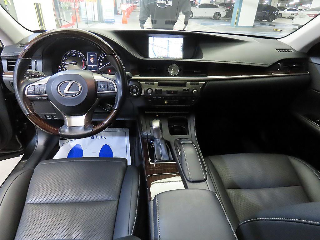 Lexus ES - Vista 10