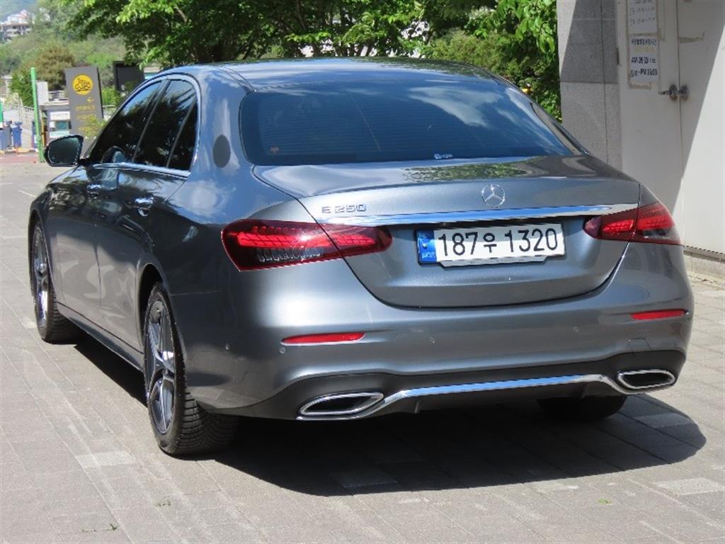 Mercedes Benz E class - Vista 7