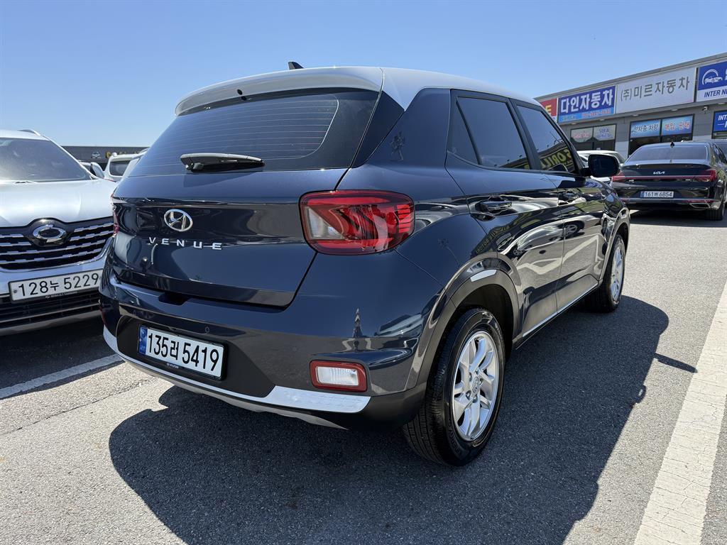 HYUNDAI Venue - Vista 3