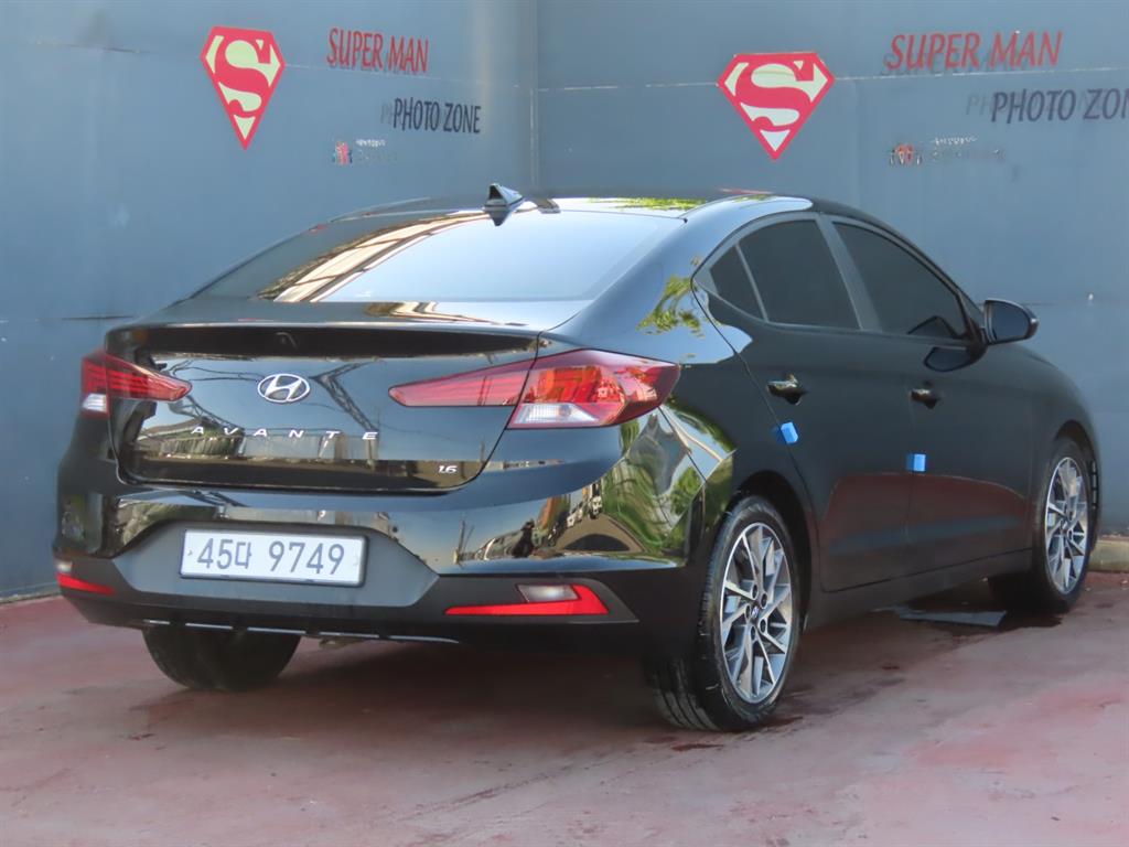 HYUNDAI Avante - Vista 7