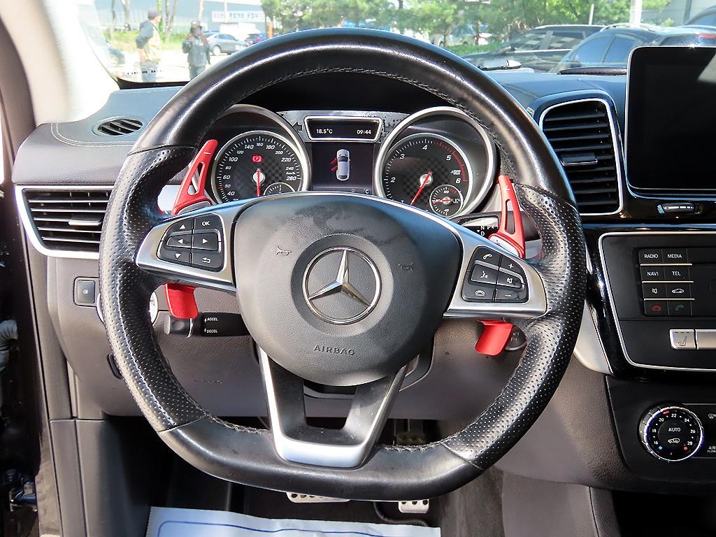 Mercedes Benz GLE Class - Vista 8