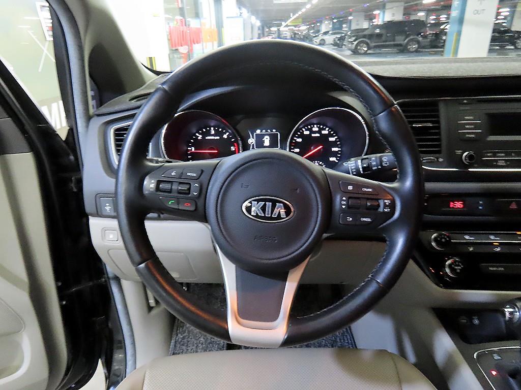 KIA Carnival - Vista 9