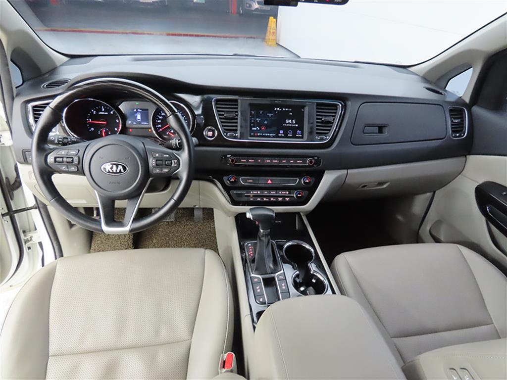 KIA Carnival - Vista 2
