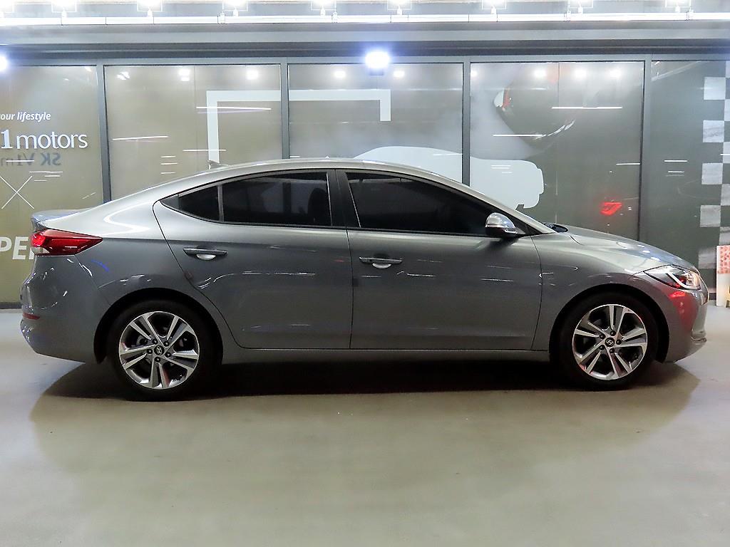 HYUNDAI Avante - Vista 3