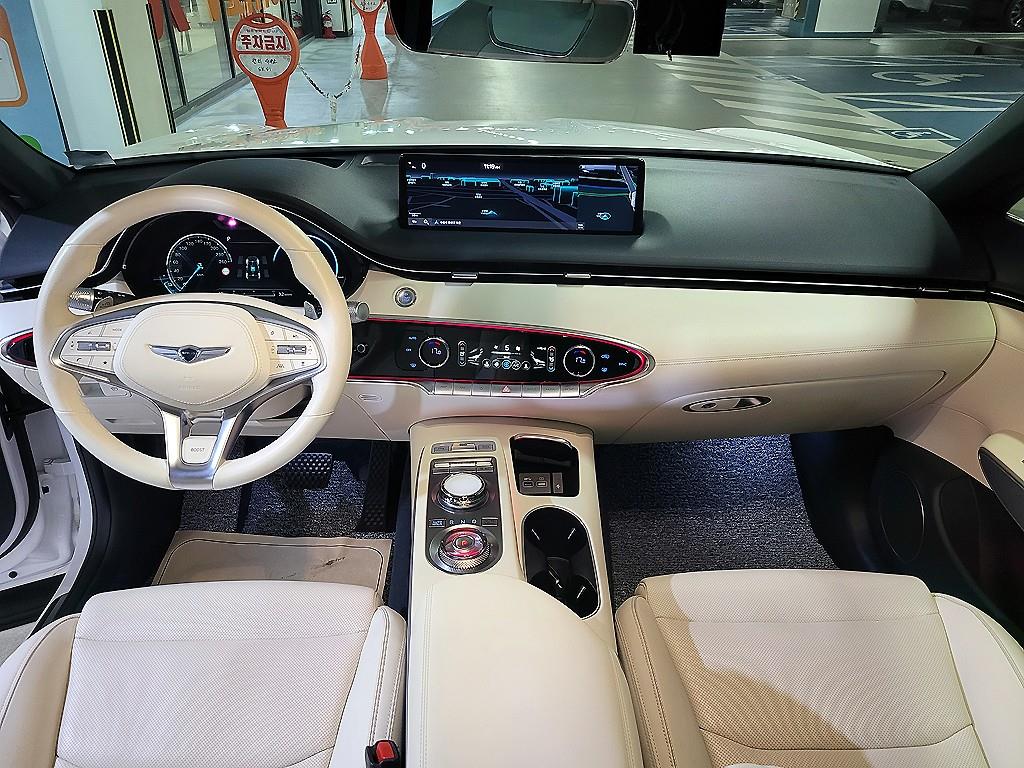 Genesis GV70 - Vista 6