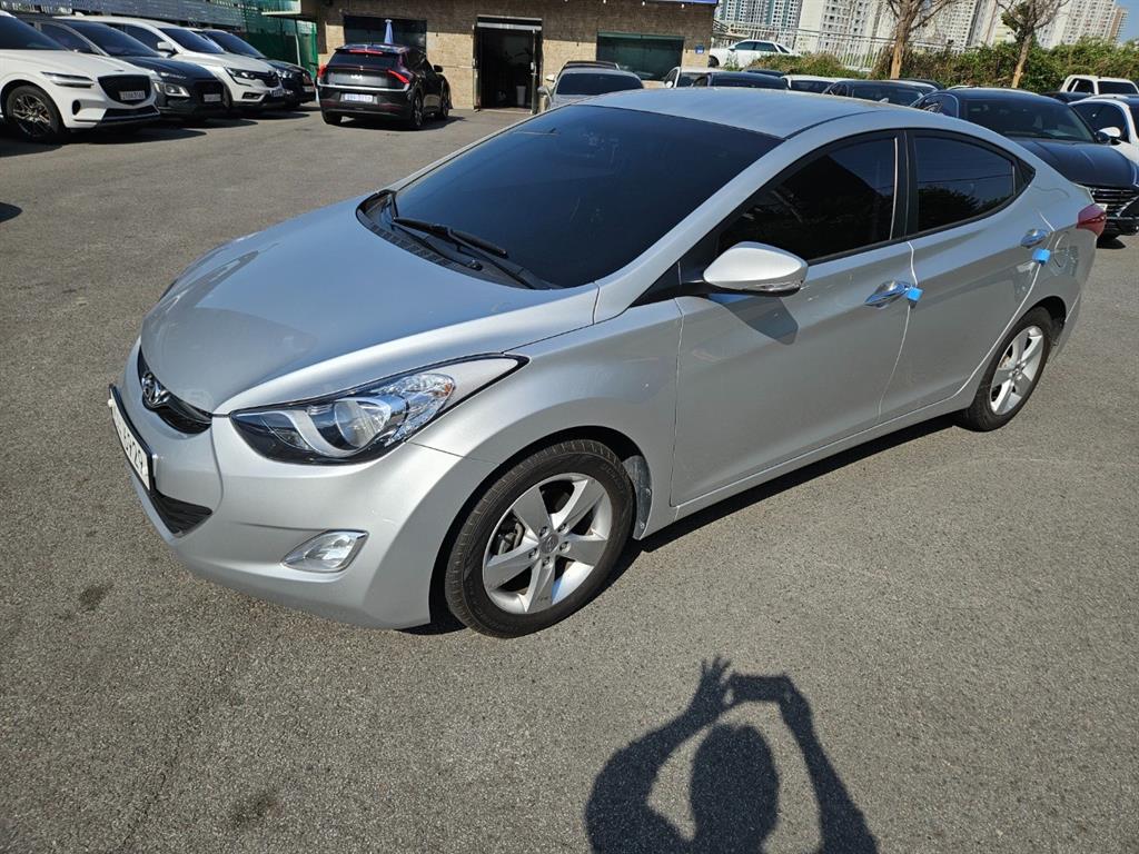 HYUNDAI Avante - Vista 3