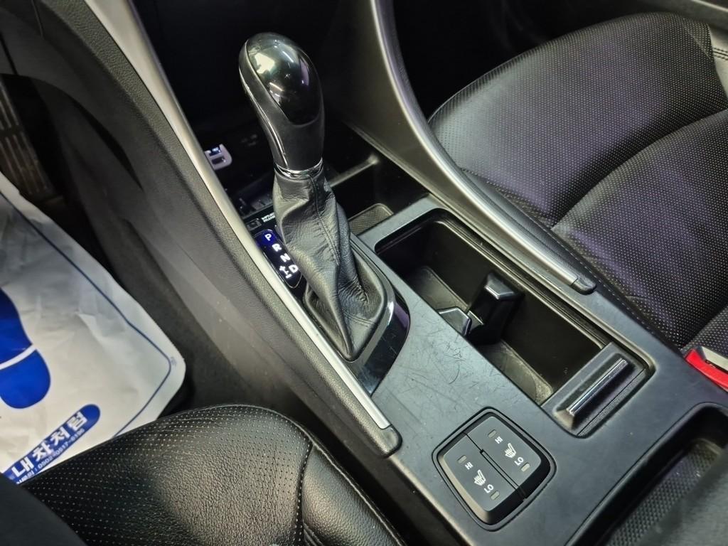 HYUNDAI Sonata - Vista 8