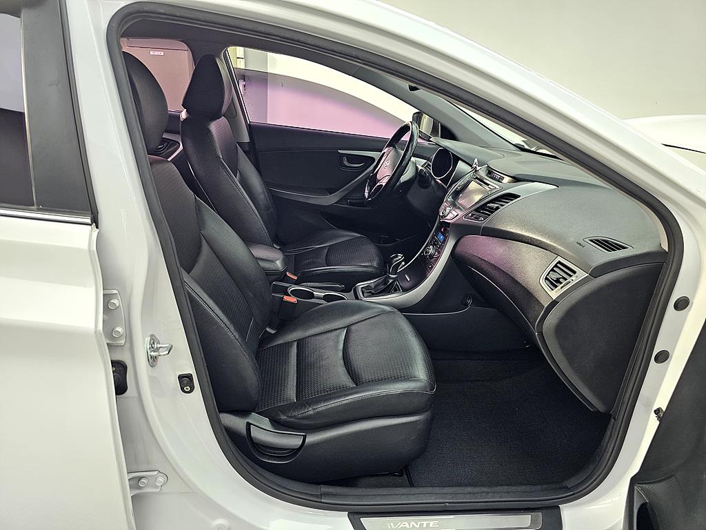 HYUNDAI Avante - Vista 11